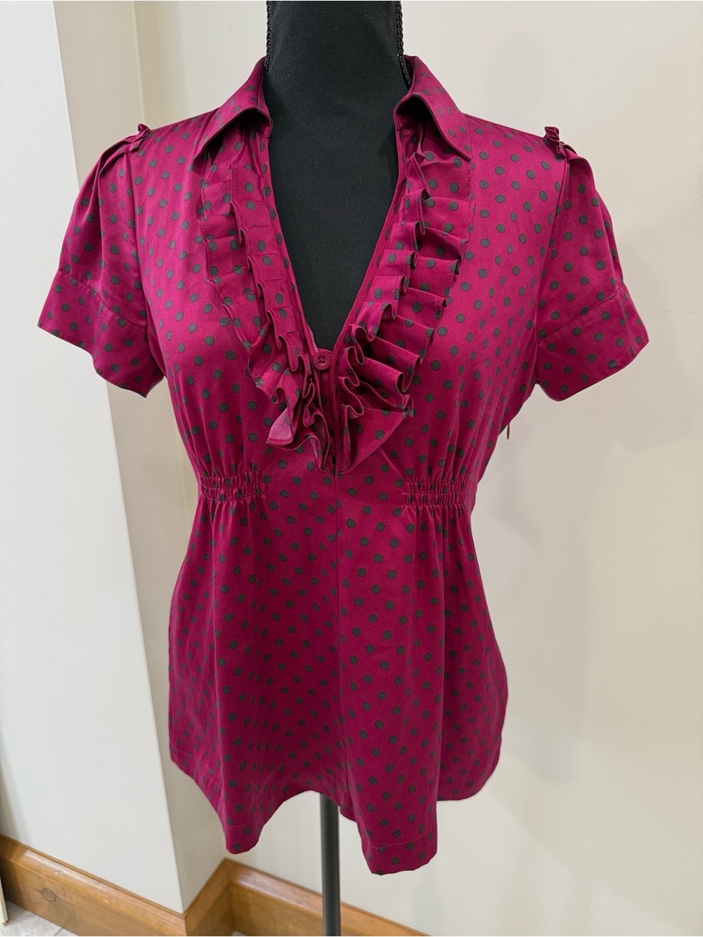 Banana Republic Y2K wine polka dot and ruffle top blouse size 4